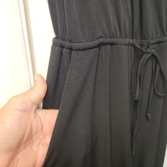 BCBG Generation Surplice Flowy Jersey Jumpsuit Open Back Waist Tie Black Size S - Picture 8 of 16